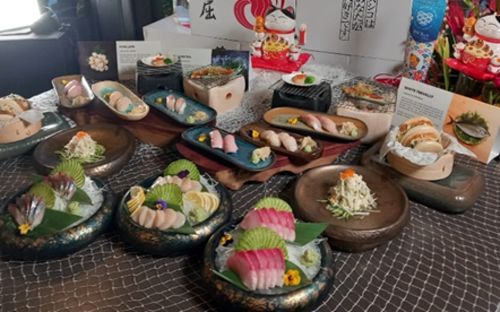 写真　日本産水産物を使用した刺し身などの料理（ジェトロ撮影）