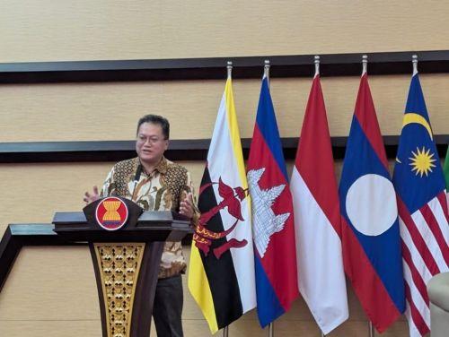 写真　ヨセ所長によるあいさつの様子（ジェトロ撮影）