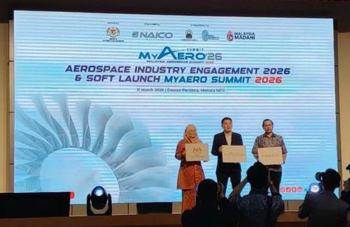 写真　シム副大臣（中央）によるマイエアロ・サミット2026のソフトローンチの様子（ジェトロ撮影）