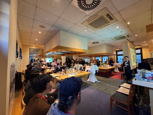 写真　岡本繁樹ジェトロ・ベルリン事務所長がジェトロの取り組みを紹介する様子（ジェトロ撮影）