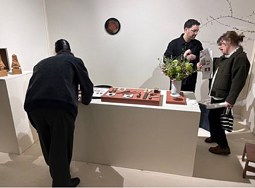 写真　「MATTER and SHAPE」会場内のブース（浅田漆器工芸提供）