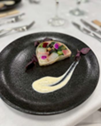 写真　日本産ブリを用いた和風テリーヌ（ジェトロ撮影）