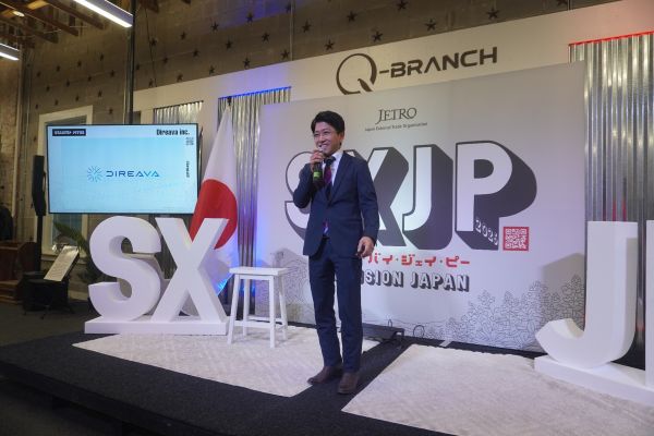 写真　ショーケース登壇の様子（ジェトロ撮影）