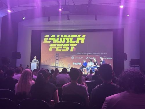 写真　ピッチの様子（ジェトロ撮影）