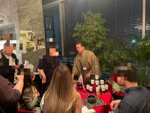 写真　出展企業によるお点前体験（ジェトロ撮影）