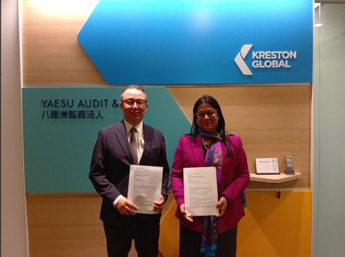 写真　MOU締結した八重洲監査法人とHmAC（ジェトロ撮影）