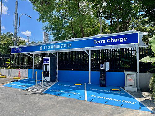 写真　スナヤンパークに導入されたEV充電設備（リッポーモール提供）