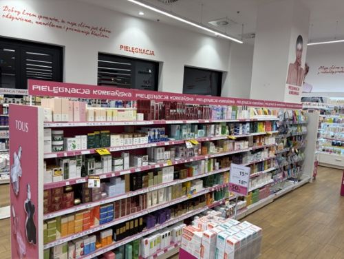 写真　大手化粧品ストア・ヘベ（Hebe）店舗内、韓国製スキンケア製品売り場（ジェトロ撮影）