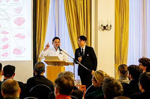 写真　木下シェフによる和牛の魅力の解説（Steffen Sinzinger提供）