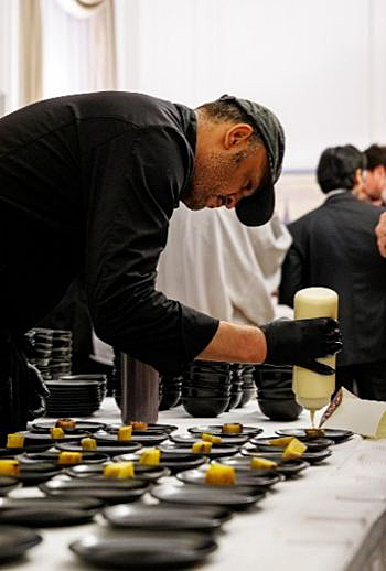 写真　ムラックシェフによる料理デモ（Steffen Sinzinger提供）