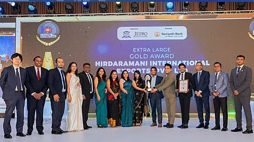 写真　Extra Largeカテゴリーで金賞を受賞したアパレル製造業のヒルダラマニ・インターナショナル・エクスポート（COYLE提供）