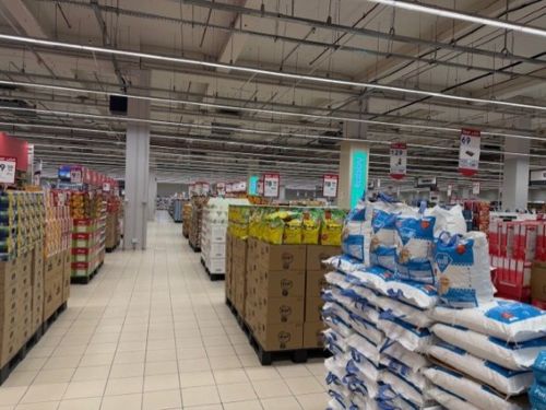 写真　リヤド市内の大型スーパー。食料品や日用品は安定的に供給（ジェトロ撮影）