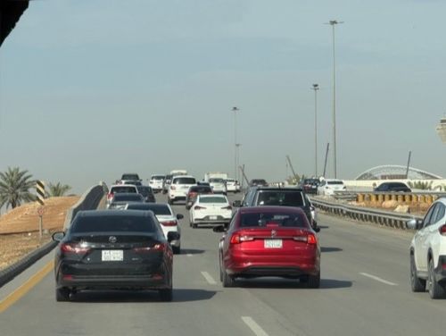 写真　平常を保つ朝の通勤風景（ジェトロ撮影）