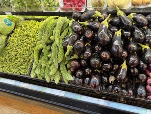 写真　地場スーパーマーケットで陳列されるサウジアラビア産野菜（ジェトロ撮影）