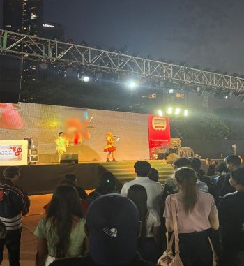 写真　アニメソングが披露されたステージの様子（ジェトロ撮影）