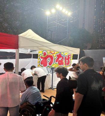 写真　行列する「輪投げ」ブースの様子（ジェトロ撮影）