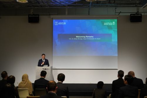 写真　開会あいさつを行うガーズィー・ファイサル・サイード・ビンザグル駐日サウジアラビア大使（ジェトロ撮影）