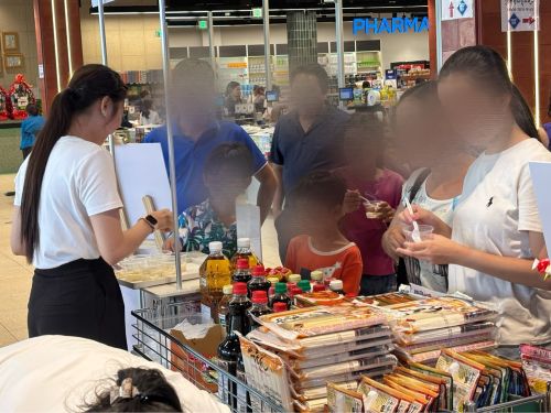 写真　アンコールマーケット3号店でのフェアの様子（ジェトロ撮影）