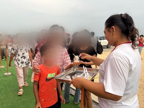 写真　Akihiro Kato Stadiumでのうどんの提供の様子（ジェトロ撮影）