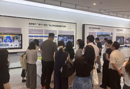 写真　汕頭国際風電イノベーション港での視察の様子（ジェトロ撮影）