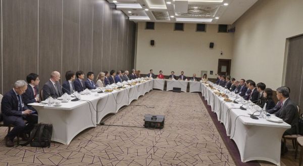 写真　ミラトビッチ大統領との朝食会（ジェトロ撮影）