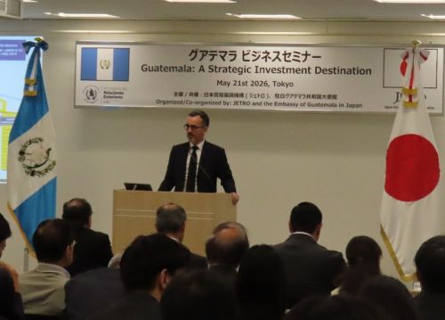 写真　基調講演を行うサンチェス長官（ジェトロ撮影）