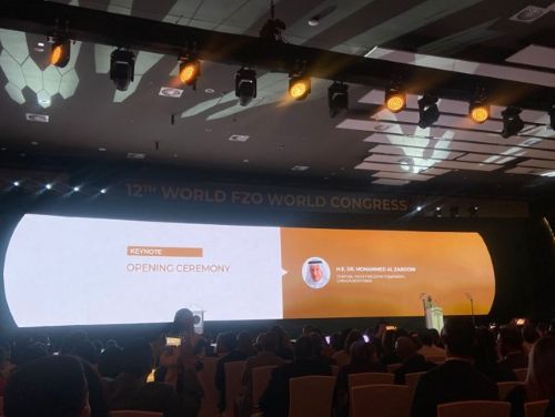 写真　開会式であいさつするWorld FZOのモハメッド・アル・ザルーニ会長（ジェトロ撮影）