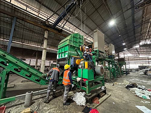 写真　RDF生産ライン（Lao Kayama提供）