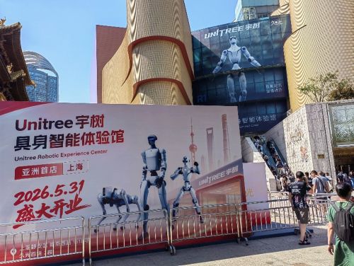 写真　開業日に掲げられた看板（ジェトロ撮影）