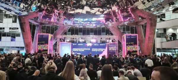 写真　開会式が行われたメインステージ（ジェトロ撮影）
