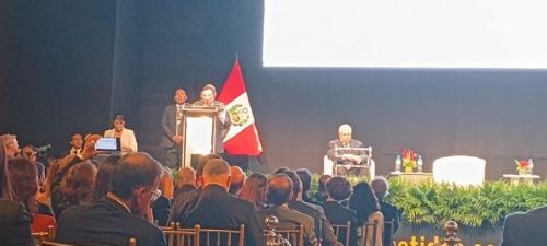 写真　次期大統領に貧困削減対策を求めるバルカサル大統領（ジェトロ撮影）