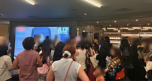 写真　試写会終了後のレセプション会場の様子（ジェトロ撮影）