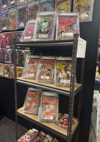 写真　日本の中古週刊漫画誌は、数十～2,000豪ドルの値が付くものまで出品（ジェトロ撮影）