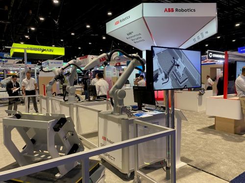写真　ABBロボティクス（本社：ミシガン州、スイスに本社を置くABBの米国法人）は、AMRやAIを組み合わせた自律型ロボティクスソリューションなどを展示（ジェトロ撮影）