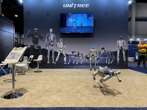 写真　ユニツリー（本社：中国）は、四足ロボットやヒューマノイドを展示（ジェトロ撮影）