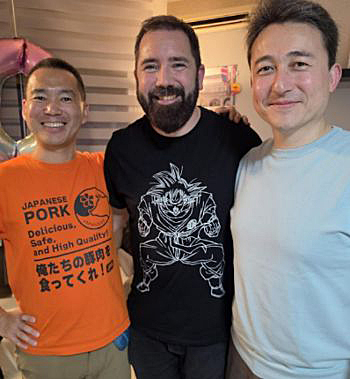 写真　Eco-Porkの沼澤祐介氏、リカルド・フロッチャー氏とメンターのイスマエル・バレス氏（左から沼澤氏、バレス氏、フロッチャー氏）（Eco-Pork提供）