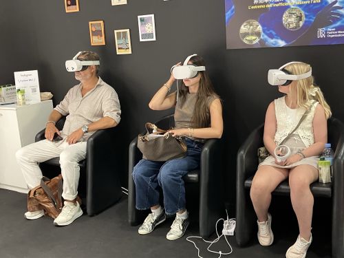 写真　和歌山ニット産地の現場をVRで体験（ジェトロ撮影）