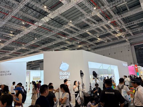 写真　中国ブランド「Babycare」ブース（ジェトロ撮影）
