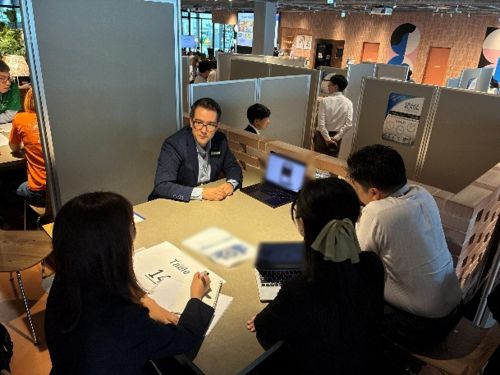 写真　HealthX Connect Osaka 2026での個別面談の様子（ジェトロ撮影）