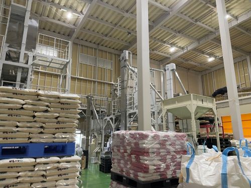 写真　新潟県産コメ集荷施設（ジェトロ撮影）