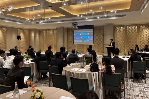 写真　ネットワーキングでの各大学からのプレゼンテーションの様子（ジェトロ撮影）