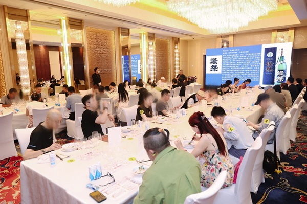 写真　日本酒講演会の様子（ジェトロ撮影）