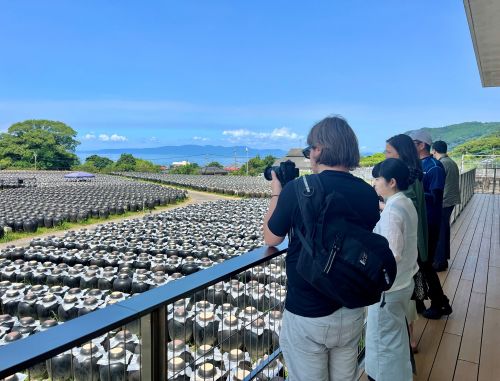 写真　黒酢製造・加工事業者を訪問（ジェトロ撮影）