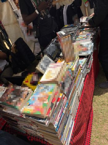 写真　販売される中古のマンガ本（ジェトロ撮影）
