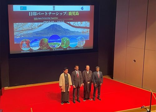 写真　（左から）塩田知事、スダン首席公使ら鹿児島DAYの主な出席者（ジェトロ撮影）