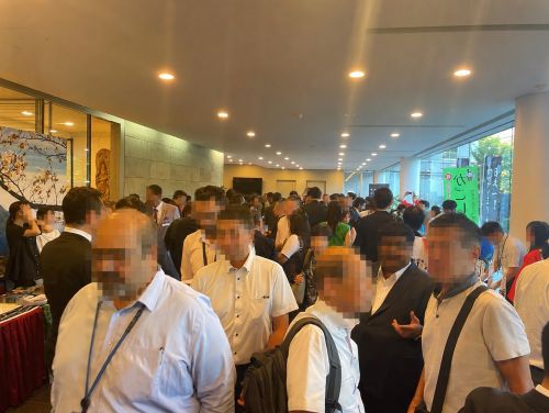 写真　セミナー終了後には鹿児島県産品の紹介ブースが設置された交流会が開かれた（ジェトロ撮影）