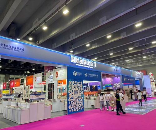 写真　国際輸入図書展示エリアの様子（ジェトロ撮影）