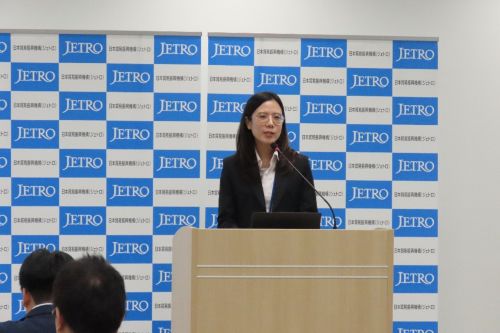 写真　タイ税関の講演の様子（ジェトロ撮影）