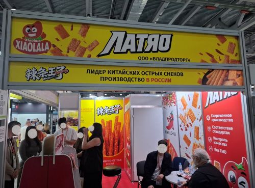 写真　「メード・イン・ロシア」を強調し、オリジナルの「ラーチャオ」を紹介するブース（ジェトロ撮影）