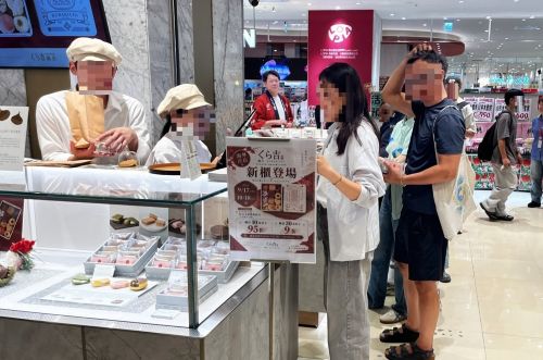 写真　開店直後から列を作る来店者（ジェトロ撮影）